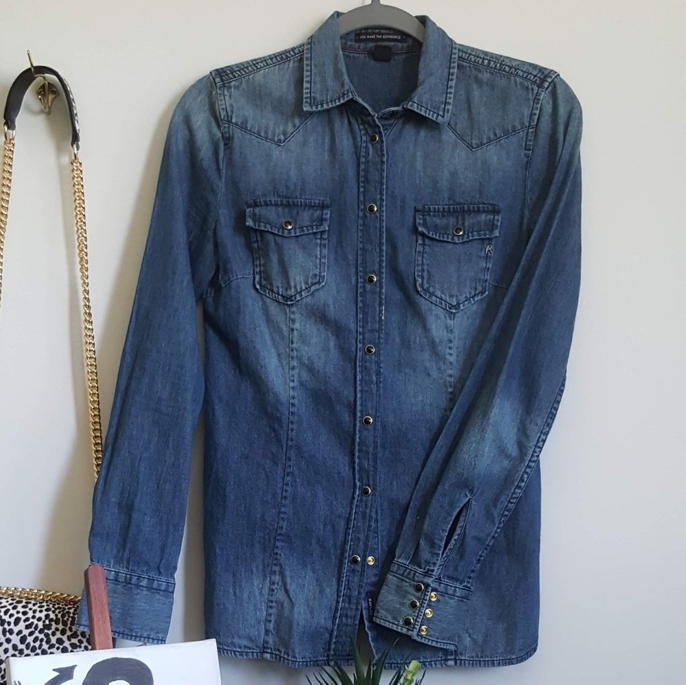 REPLAY denim snap shirt. Dark wash. Front pockets